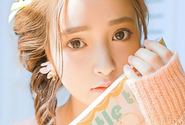 人气美女主播直播画面展示